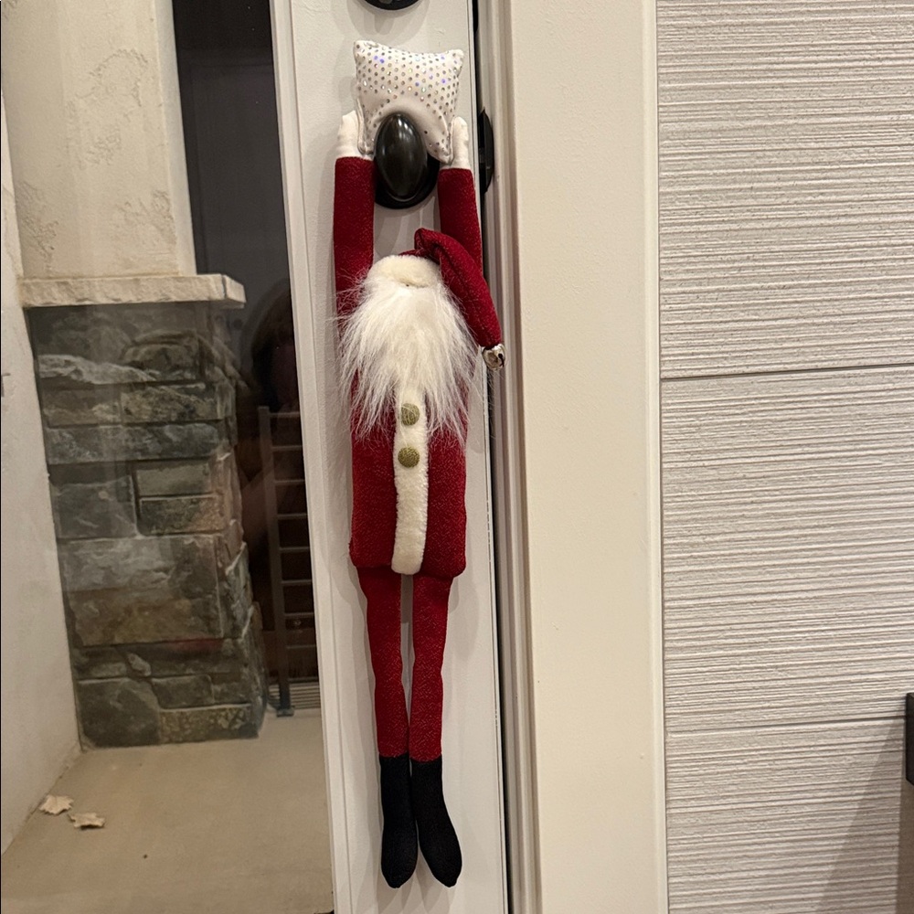 Woof & Poof 2005 Festive Red Santa Door Hanger